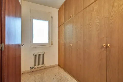 Apartamento de 4 dormitorios en venta en Barcelona, Cataluña, Spain № 6880 - foto 24