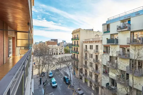 Apartamento de 4 dormitorios en venta en Barcelona, Cataluña, Spain № 6880 - foto 3