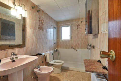 Apartamento de 4 dormitorios en venta en Barcelona, Cataluña, Spain № 6880 - foto 26