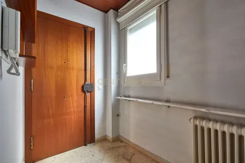 Apartamento de 4 dormitorios en venta en Barcelona, Cataluña, Spain № 6880 - foto 30