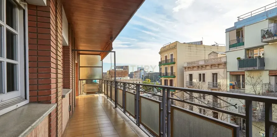 Apartamento de 4 dormitorios en venta en Barcelona, Cataluña, Spain № 6880