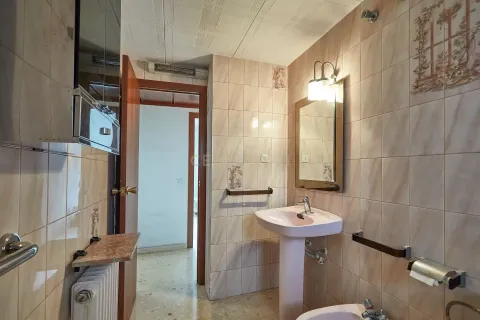 Apartamento de 4 dormitorios en venta en Barcelona, Cataluña, Spain № 6880 - foto 27
