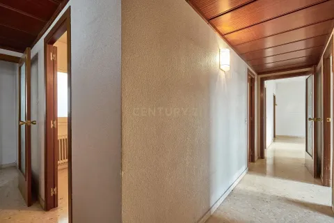 Apartamento de 4 dormitorios en venta en Barcelona, Cataluña, Spain № 6880 - foto 28