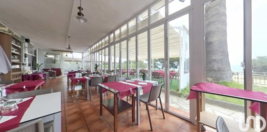 448 sq.m. cafe / restaurant for sale in Miami Platja, Tarragona, Catalonia, Spain № 4872
