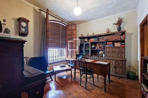 8 chambres villa à vendre à Vilanova i la Geltru, Barcelona, Catalonia, Spain № 3888 - photo 5