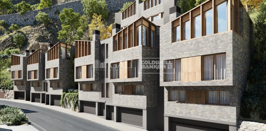 4 bedrooms house for sale in Principado De Andorra (Ninguna Poblacion Tiene C.P.), Lleida, Catalonia, Spain № 5713