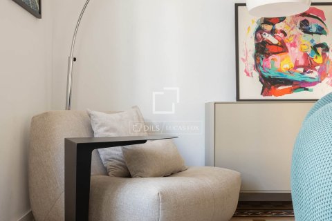 Apartamento de 3 dormitorios en venta en Barcelona, Cataluña, Spain № 4164 - foto 18