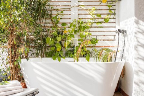 Apartamento de 3 dormitorios en venta en Barcelona, Cataluña, Spain № 4164 - foto 10