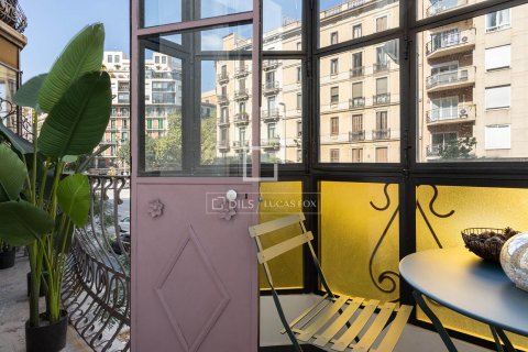 Apartamento de 3 dormitorios en venta en Barcelona, Cataluña, Spain № 4164 - foto 24