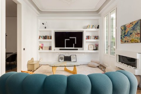 Apartamento de 3 dormitorios en venta en Barcelona, Cataluña, Spain № 4164 - foto 15