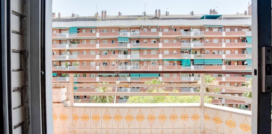 Apartamento de 4 dormitorios en venta en Horta-Guinardó, Barcelona, Cataluña, Spain № 2050