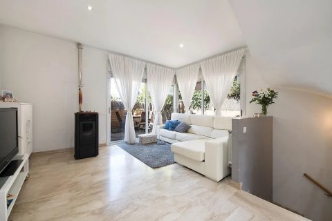 Купить таунхаус в Кастельдефельс, Испания с 5 комнат, № 1401 - фото 3