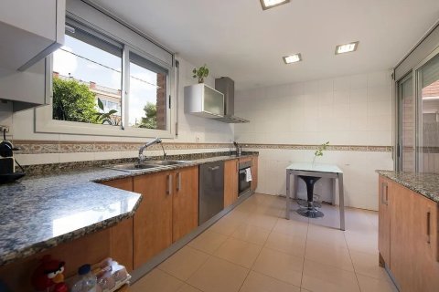 Купить таунхаус в Кастельдефельс, Испания с 5 комнат, № 1401 - фото 10