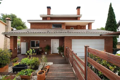 Купить дом в Кастельдефельс, Испания с 7 комнат, № 1400 - фото 2