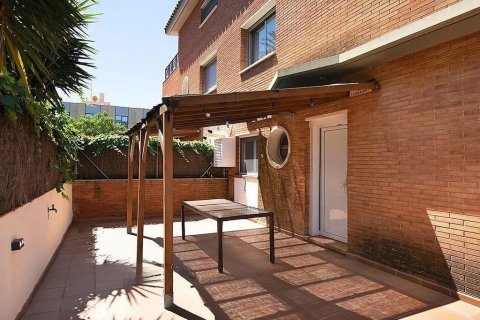 Купить таунхаус в Кастельдефельс, Испания с 5 комнат, № 1402 - фото 4