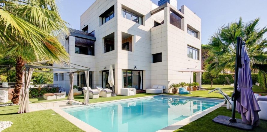 Дом с 8 спальнями в Гаве, Барселона, Каталония, Испания № 1397