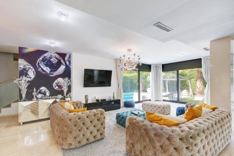 Купить дом в Гава, Испания с 9 комнат, 945м², № 1397 - фото 5