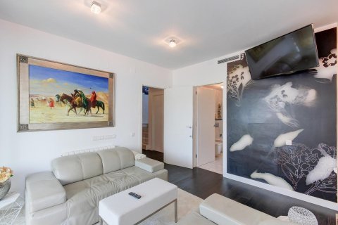 Купить дом в Гава, Испания с 9 комнат, 945м², № 1397 - фото 9