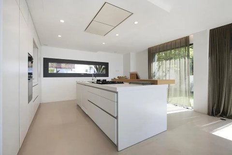 Купить дом в Кастельдефельс, Испания с 7 комнат, № 1398 - фото 12