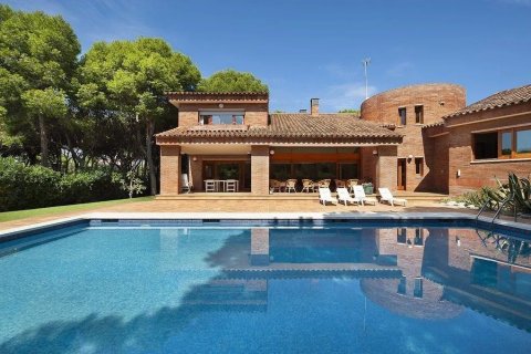 Купить дом в Гава, Испания с 7 комнат, № 1399 - фото 2