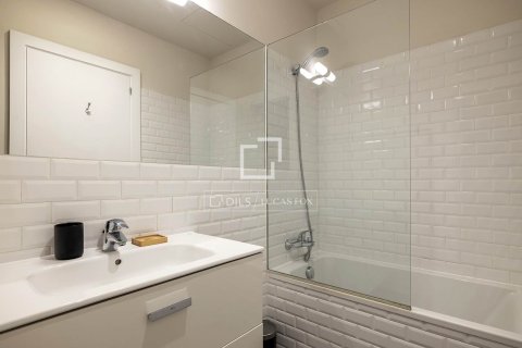 Apartamento de 2 dormitorios en alquiler en Barcelona, Cataluña, Spain № 7049 - foto 17