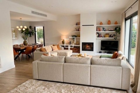 Villa de 5 dormitorios en venta en Sant Cugat del Vallès, Barcelona, Cataluña, Spain № 7052 - foto 4