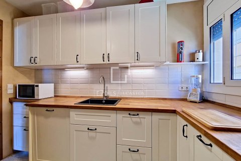 Apartamento de 3 dormitorios en venta en Vilanova i la Geltrú, Barcelona, Cataluña, Spain № 7053 - foto 6
