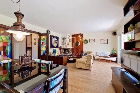 Apartamento de 3 dormitorios en venta en Vilanova i la Geltrú, Barcelona, Cataluña, Spain № 7053 - foto 22
