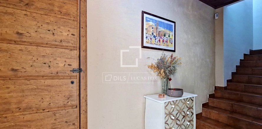 Villa de 4 dormitorios en venta en Vilanova i la Geltrú, Barcelona, Cataluña, Spain № 7051