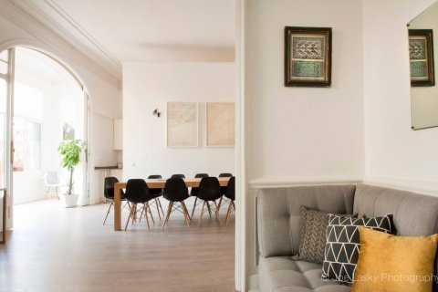 Купить квартиру в Барселона, Испания с 5 комнат, № 1628 - фото 25