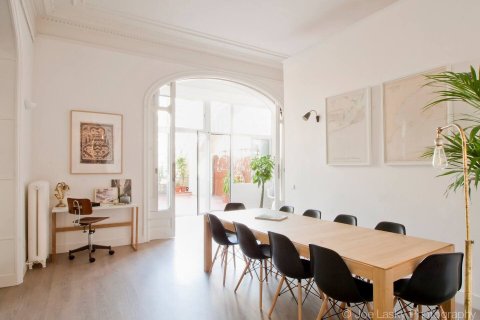 Купить квартиру в Барселона, Испания с 5 комнат, № 1628 - фото 24