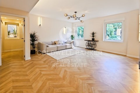 3 bedrooms apartment for sale in Barcelona, Catalonia, Spain № 5536 - photo 2