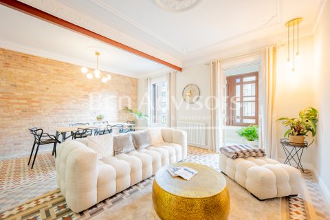 Купить квартиру в Барселона, Испания с 3 спальни, 128м², № 2881 - фото 2