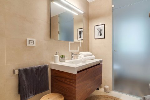 Apartamento de 4 dormitorios en venta en Barcelona, Cataluña, Spain № 6546 - foto 14