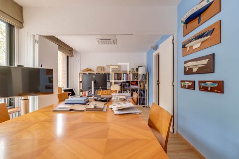 Apartamento de 4 dormitorios en venta en Barcelona, Cataluña, Spain № 6546 - foto 8