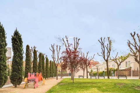 Apartamento de 4 dormitorios en venta en Barcelona, Cataluña, Spain № 6546 - foto 18