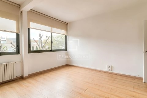 Apartamento de 4 dormitorios en venta en Barcelona, Cataluña, Spain № 6546 - foto 12