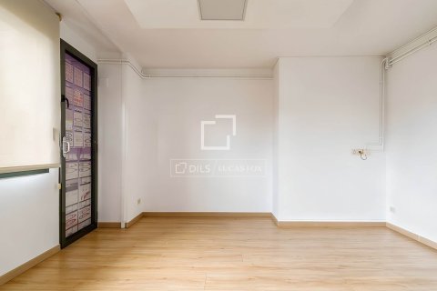 Apartamento de 4 dormitorios en venta en Barcelona, Cataluña, Spain № 6546 - foto 11