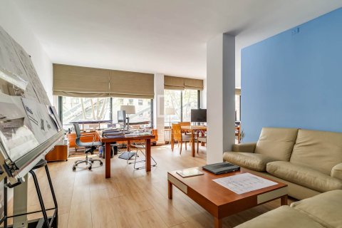 Apartamento de 4 dormitorios en venta en Barcelona, Cataluña, Spain № 6546 - foto 10