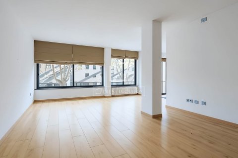 Apartamento de 4 dormitorios en venta en Barcelona, Cataluña, Spain № 6546 - foto 9