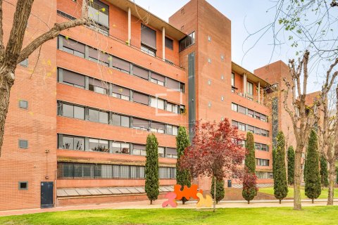 Apartamento de 4 dormitorios en venta en Barcelona, Cataluña, Spain № 6546 - foto 16