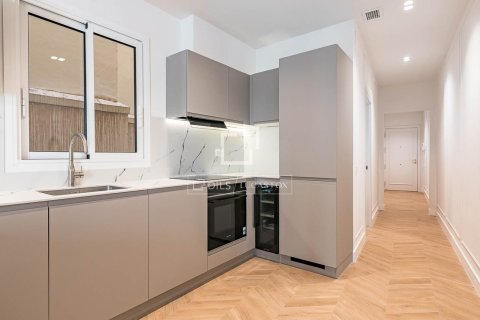 2 bedrooms apartment for sale in Barcelona, Catalonia, Spain № 6548 - photo 24