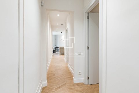2 bedrooms apartment for sale in Barcelona, Catalonia, Spain № 6548 - photo 3