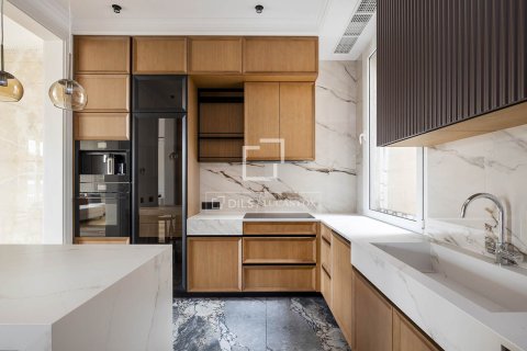 Apartamento de 4 dormitorios en venta en Barcelona, Cataluña, Spain № 6547 - foto 8