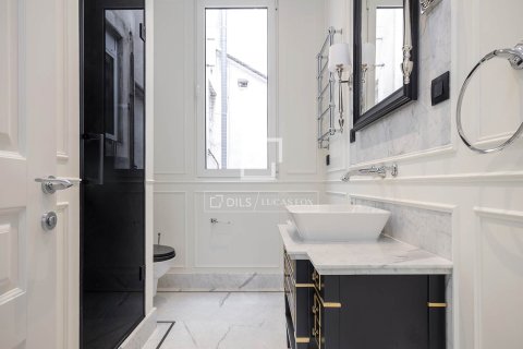 Apartamento de 4 dormitorios en venta en Barcelona, Cataluña, Spain № 6547 - foto 15