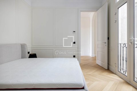 Apartamento de 4 dormitorios en venta en Barcelona, Cataluña, Spain № 6547 - foto 13