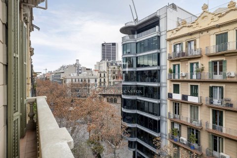 Apartamento de 4 dormitorios en venta en Barcelona, Cataluña, Spain № 6547 - foto 27