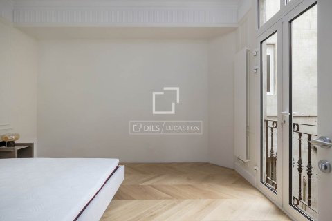 Apartamento de 4 dormitorios en venta en Barcelona, Cataluña, Spain № 6547 - foto 16