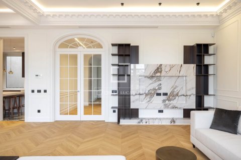 Apartamento de 4 dormitorios en venta en Barcelona, Cataluña, Spain № 6547 - foto 9