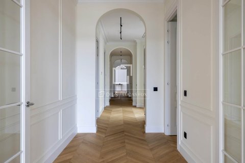 Apartamento de 4 dormitorios en venta en Barcelona, Cataluña, Spain № 6547 - foto 11